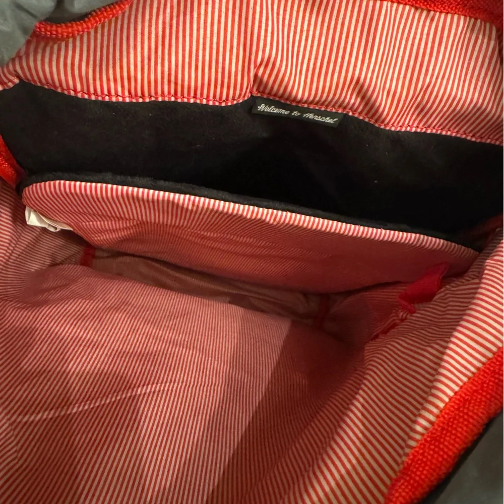 Herschel Little America Heathered Gray Black Dot Backpack EUC - Picture 4 of 5